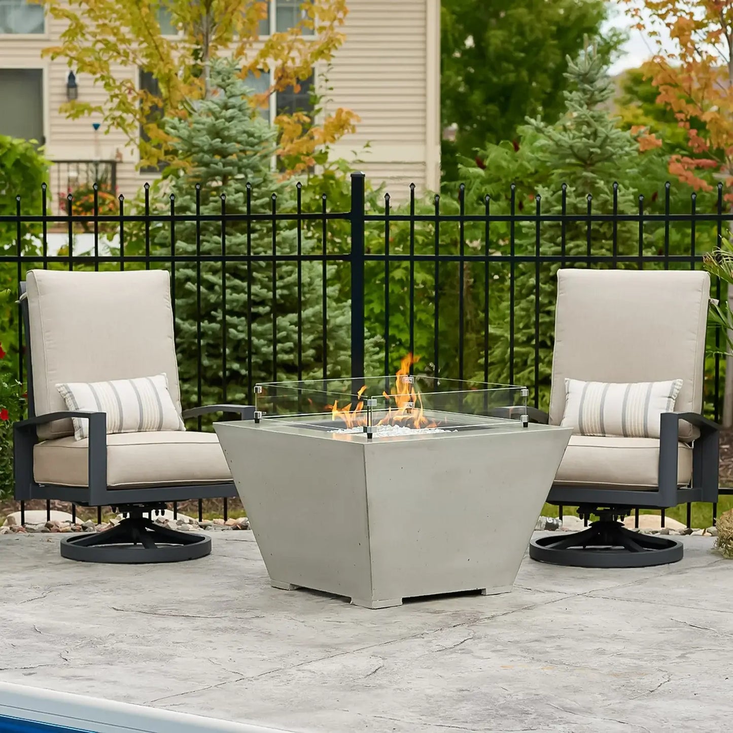 Outdoor GreatRoom Cove Square Fire Table